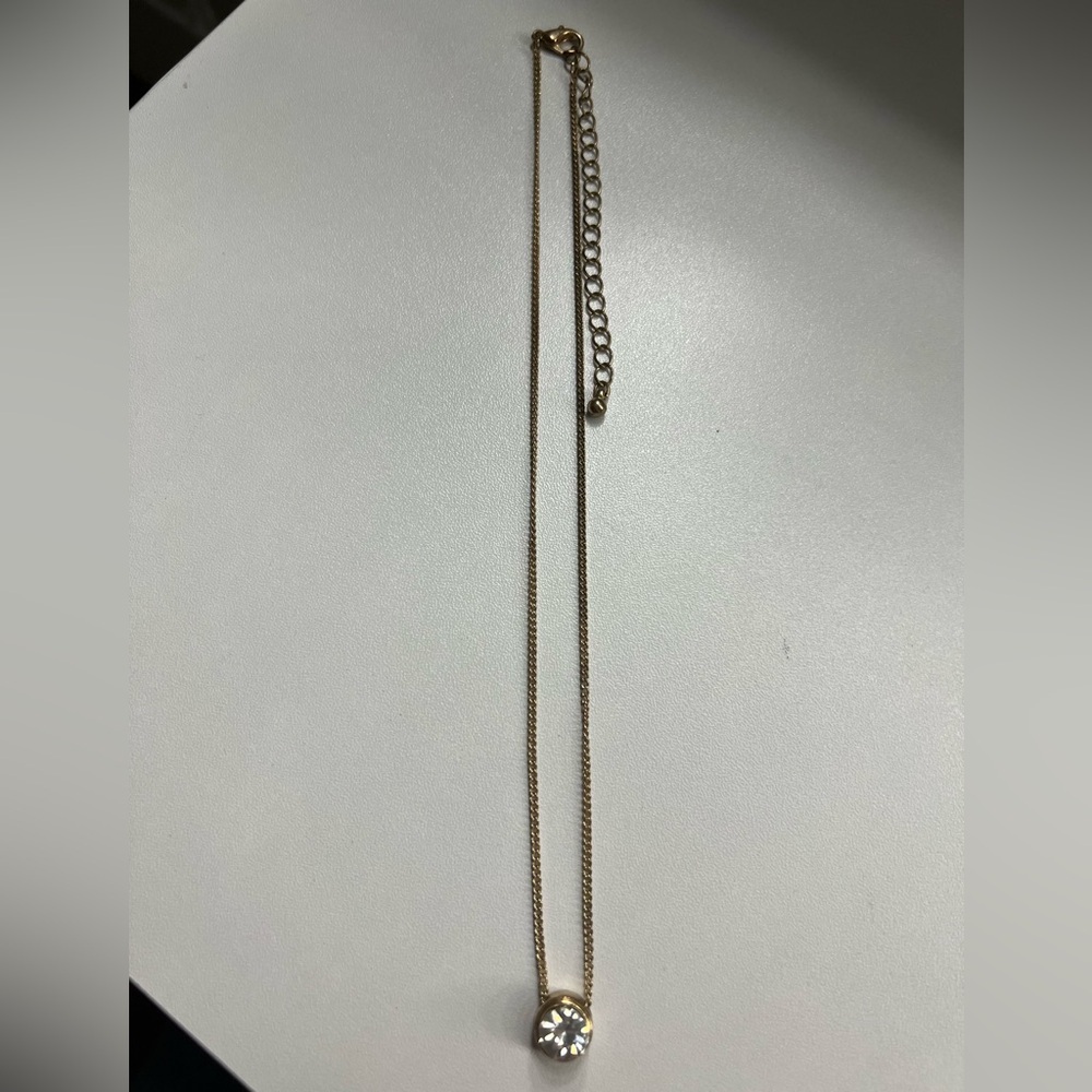 Elegant Gold Necklace with Clear Diamond Pendant